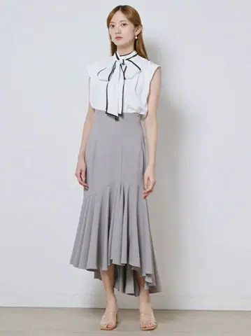 SNIDEL 하이웨스트 헴 볼륨 스커트 SWFS222053