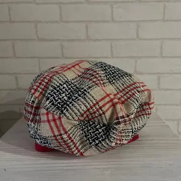 체크 무늬 베레모