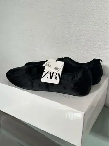 미사용 새상품 ZARA 블랙 플랫 발레 슈즈 36 23.5cm