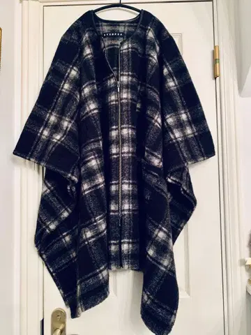 SYSORUS 체크 무늬 판초 스타일 롱 코트