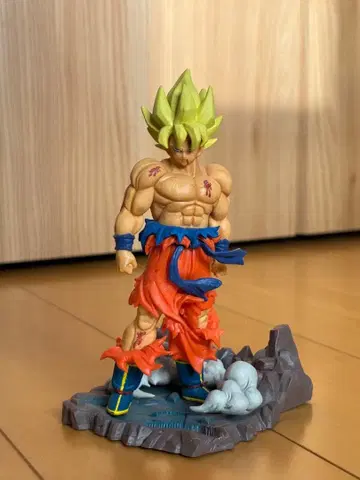 초사이어인 손오공 피규어