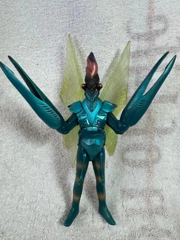 울트라맨 파워드 사이코 발탄 깃털 달린 소프트 비닐