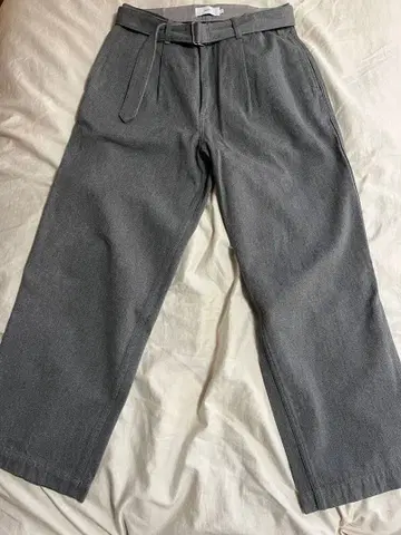 Graphpaper Colorfast 데님 벨티드 팬츠