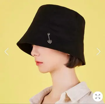 varzar 하트 참 버킷 햇