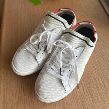 LACOSTE 화이트 메쉬 스니커즈