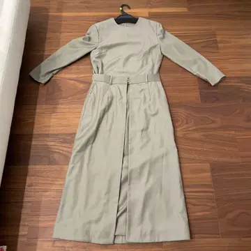 컨디션 최상 미라 오웬 그레이 긴팔 슬릿 랩 스커트 원피스