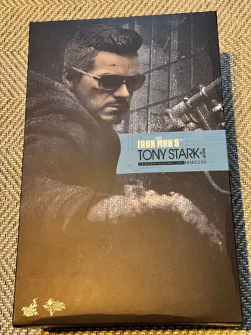 핫토이즈 토니 스타크 (만다린 저택 습격 버전) 1/6 스케일 [새상품]