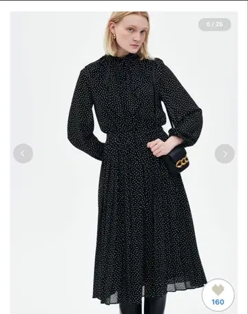 블랙에 화이트 도트 프릴 미디 드레스