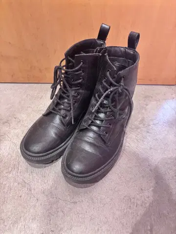 레이스업 가죽 부츠 블랙