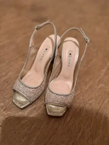 DIANA 글리터 오픈토 스트랩 샌들