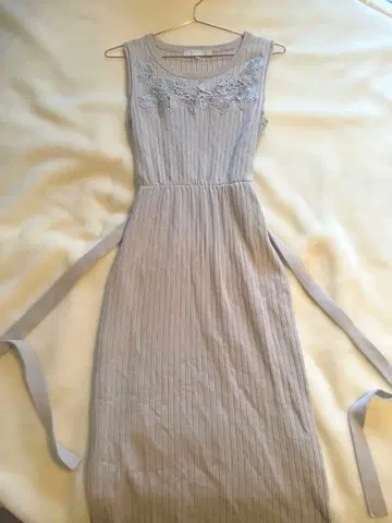 머큐리 듀오 리브 슬리브리스 원피스 새상품급