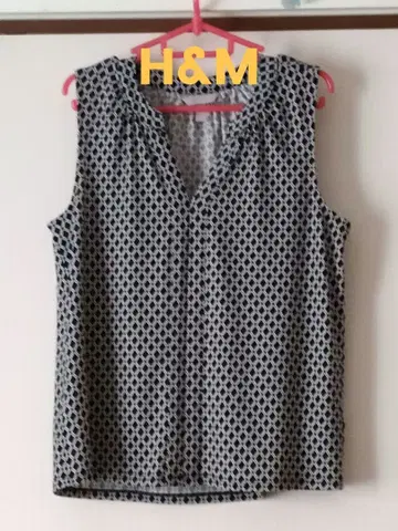 H&M 에이치앤엠 슬리브리스 티셔츠