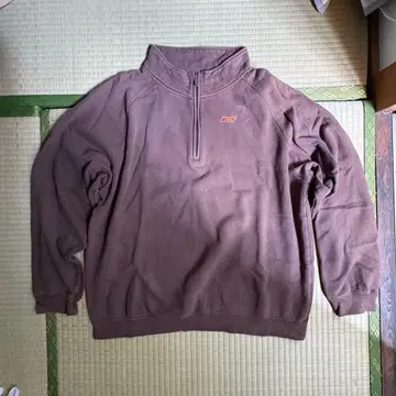 reebok 90s 맨투맨 브라운 하프 지퍼