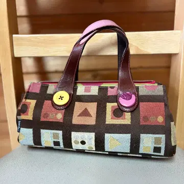 [ Think Bee! ] 컬러풀 기하학 패턴 핸드백 자수 버튼 디자인