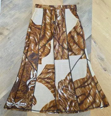 이타리야 새상품급 브라운 계열 호랑이 무늬 플레어 스커트 y46