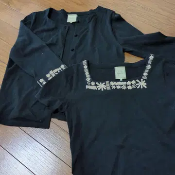 블랙 가디건과 상의 세트