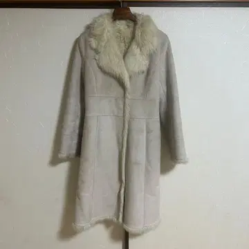 바디 드레싱 프로포션 크림색 럭셔리 무스탕 코트 사이즈 3