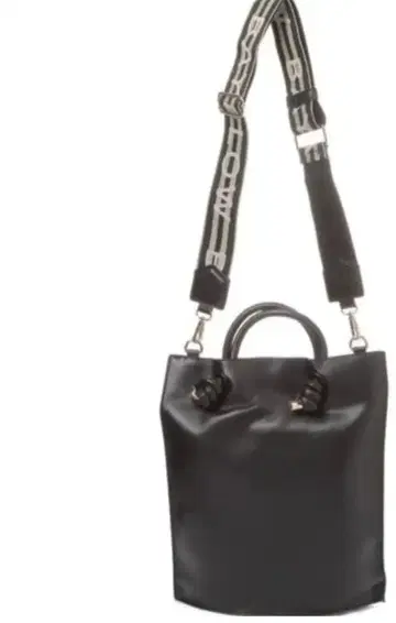 BAYFLOW 로고 숄더 넛 핸들 토트