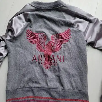 Armani Exchange 자수 스카잔 그레이 핑크