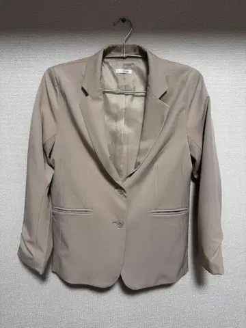 베이지 테일러드 자켓 싱글 버튼 허니즈