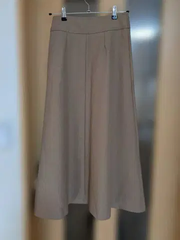 주말 가격 인하 미라 오웬 베이지 플레어 스커트