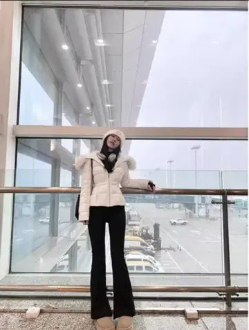 아리에크 화이트 다운 자켓 퍼