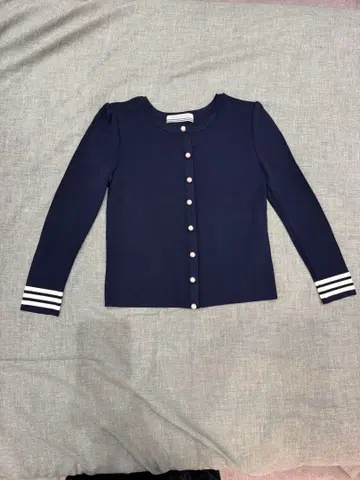 보더스 앳 발코니 펄 장식 레이온 니트 가디건