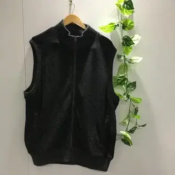 [유니클로] 집업 베스트 플리스 옷깃 소매 리브 디자인 사이즈 XL 블랙