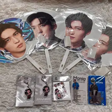 메구로 렌 부채, 키링, 아크릴 스탠드