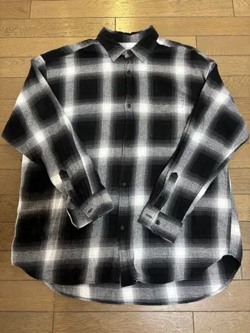 LIMITED LINE 체크 무늬 긴팔 셔츠