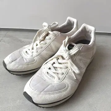 마가렛호웰 미즈노 스니커즈 23.5