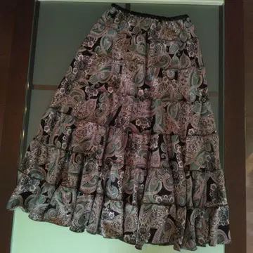 [일본제] 큰 페이즐리 무늬 롱 6단 절개 볼륨 개더 스커트