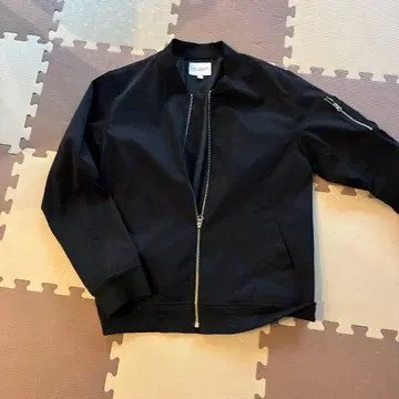 블랙 봄버 자켓 어반 리서치