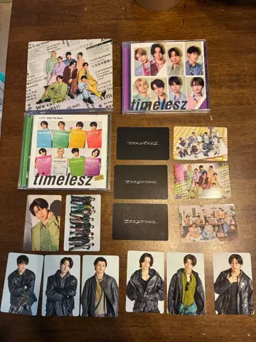 timelesz CD 세트와 특전 포토 카드 시리얼 코드 포함