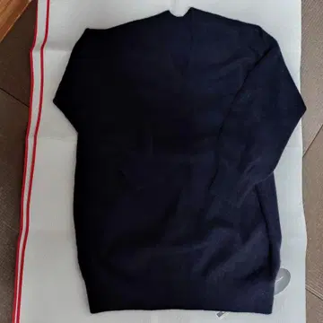 dinos DAMM 프리미엄 블랙 V넥 긴팔 니트