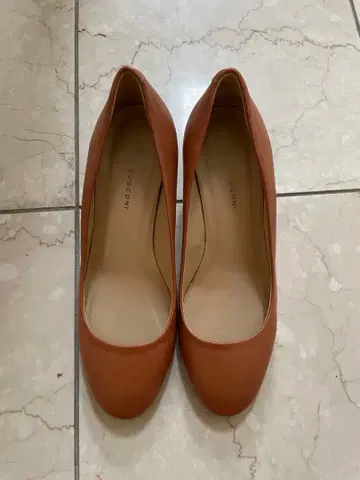 브라운 플레인 펌프스 FABIO RUSCONI