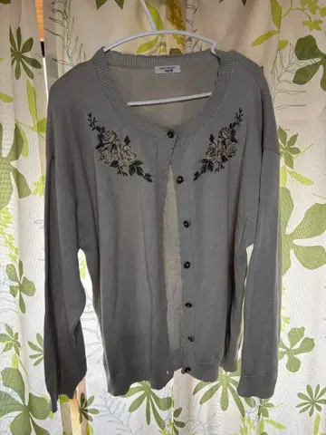 자수 들어간 그레이 가디건