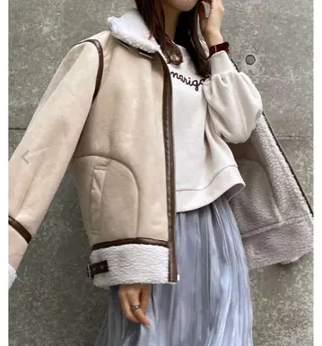 무스탕풍 자켓 베이지 보아 카라 부착