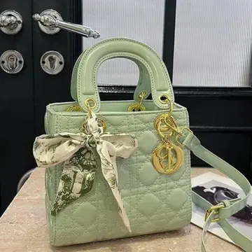 민트 그린 퀼팅 핸드백