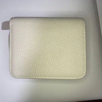 아이보리 가죽 이단 접이식 지갑