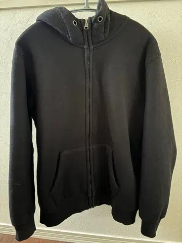 GU 블랙 지퍼 후드티