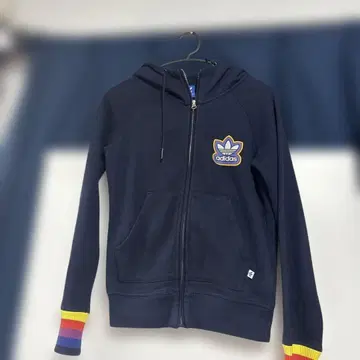 adidas 네이비 후드티 후드 부착