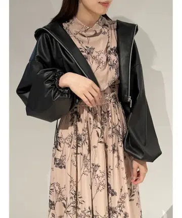 snidel SWFJ234087 바리에 마운틴 파카 BLK SAX