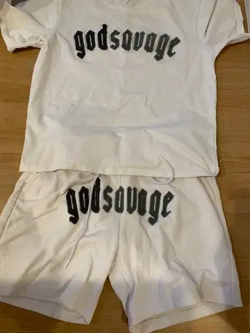 godsavage 티셔츠와 숏팬츠 세트