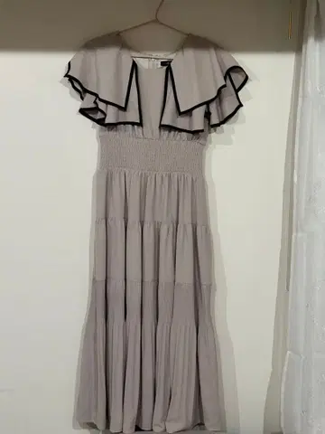 AnMILLE 프릴이 달린 그레이 맥시 원피스