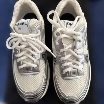 미사용 새상품 실버 스니커즈