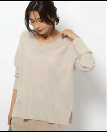 BARNARDSTORM 베이지 V넥 니트 스웨터