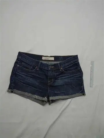 마크 제이콥스 슬라우치 데님 숏팬츠 여성용 27