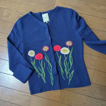 꽃무늬 자수 네이비 긴팔 가디건