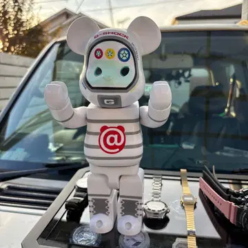 G-SHOCK 베어브릭 우주비행사 피규어